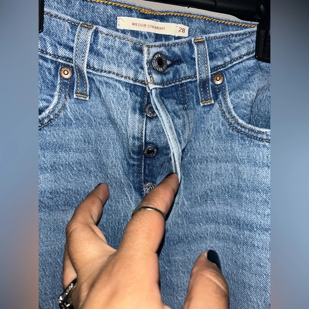 Levi’s Jeans - premium “wedgie straight” distressed medium blue button fly - Picture 5 of 13
